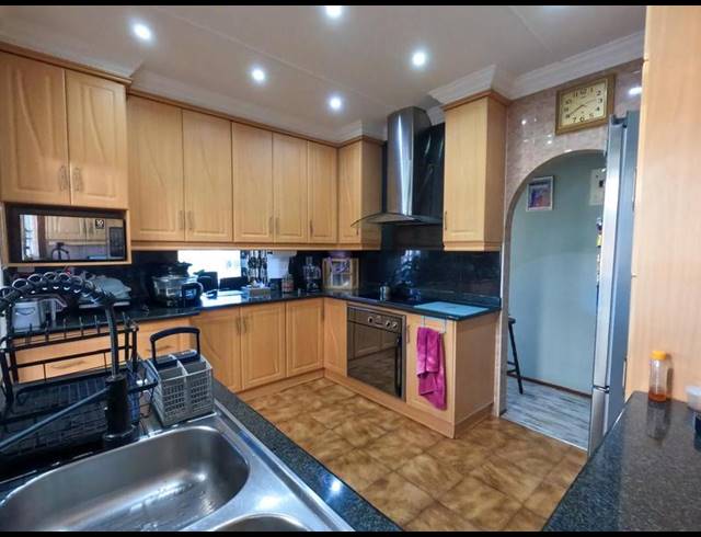 5 BEDROOM HOUSE FOR SALE IN SHALLCROSS